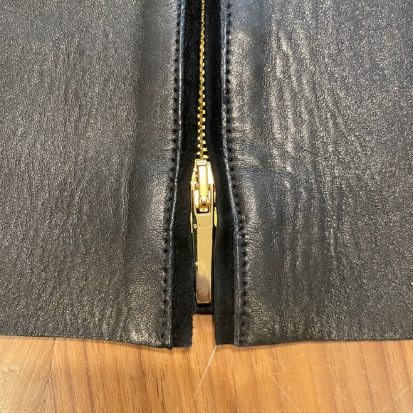 Gucci leather skirt from Tom Ford collection. Black cut edge with suede details. - Picture 6 of 8